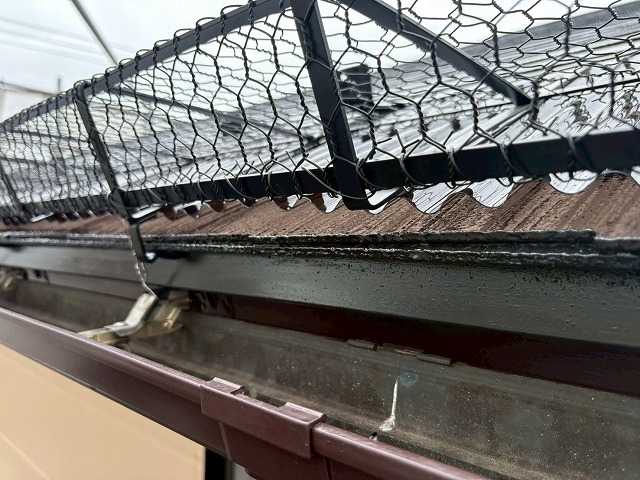 雨樋上の雪止めネット